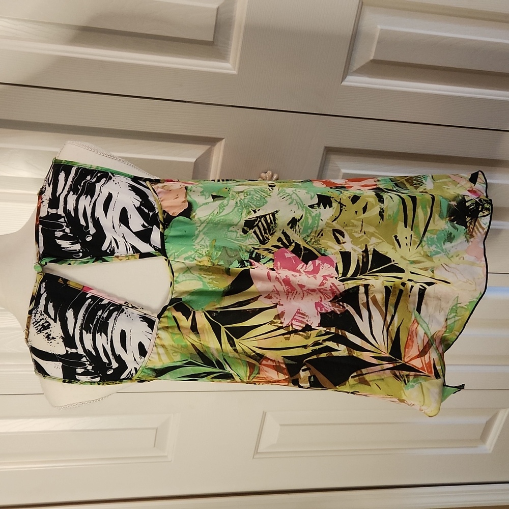 Spense, Women's Top,  Excellent condition,  Size Small,  Green,  black design - Picture 4 of 9
